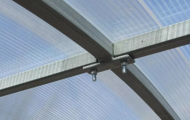 Особенности монтажа поликарбоната для теплиц и навесов