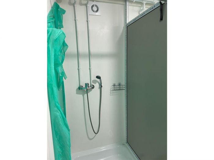 Блок-контейнер "Душевые на санях"