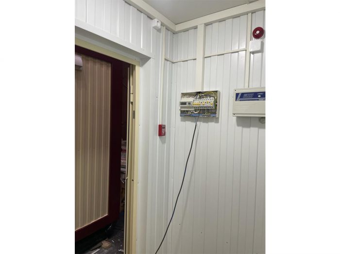 Блок-контейнер "Душевые на санях"